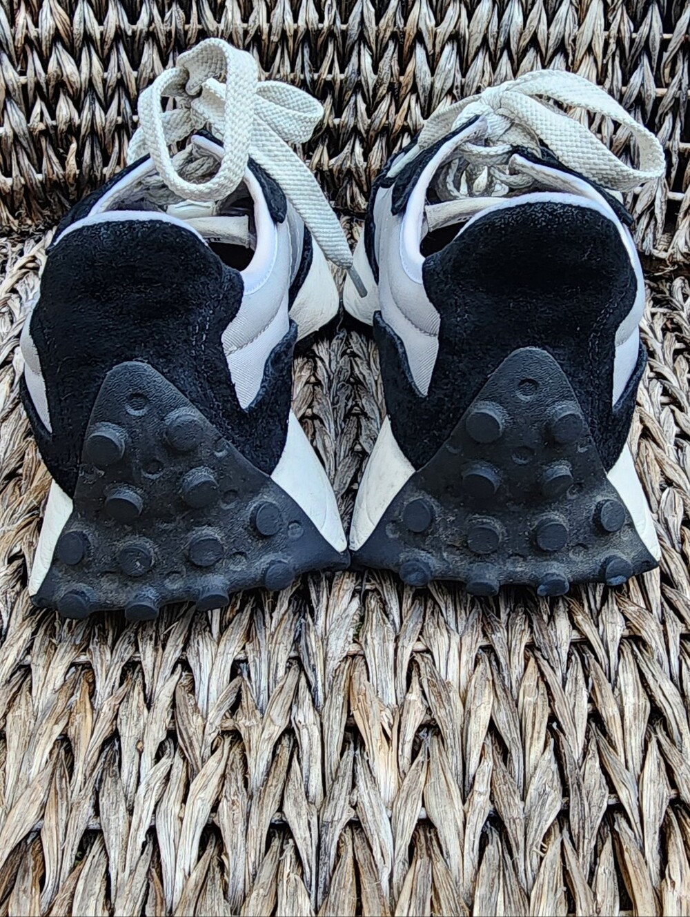 New Balance 327 Black And White Causal Sneakers - Picture 4 of 7